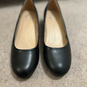 Black round toe wedges